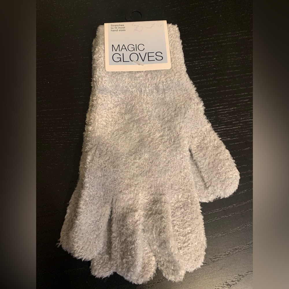 Kohl's Soft Gray Magic Gloves